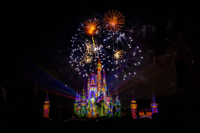 5 Must-Do's in Magic KIngdom in Disney World, Orlando, Florida - Disney Enchantment fireworks